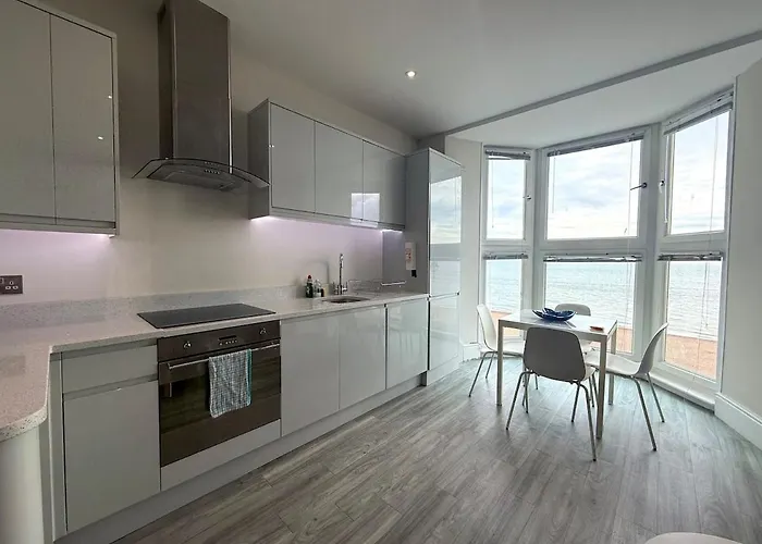 Hazelnut Seaview One Bedroom Bn141Kin05