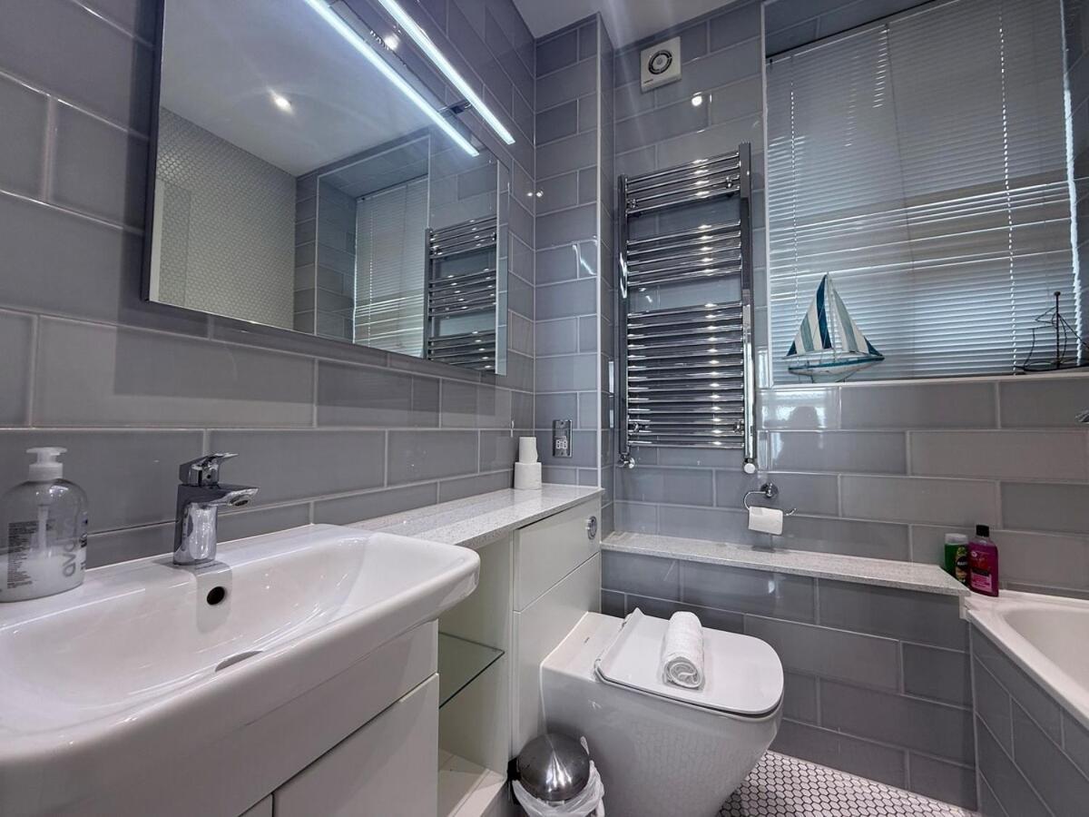 Hazelnut Seaview One Bedroom Bn141kin05 * Brighton